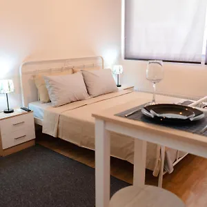 urban-deluxe-apartments-ad.hotelschalkidiki.net/